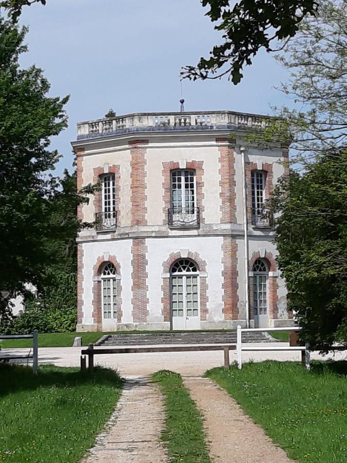 Rouvres  La Grange Des Lisieres B&B 외부 사진